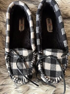 Minnetonka Black and White Plaid Moccasin Slippers with Bow